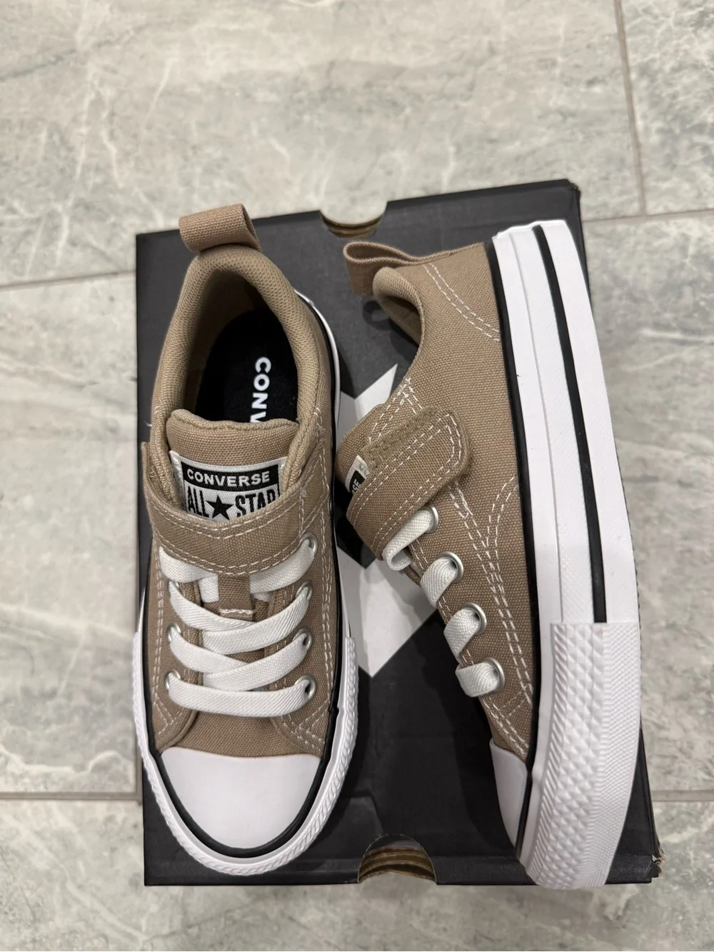 New boys Converse Sz 12 Low Top Shoes in Taupe with White Trim
